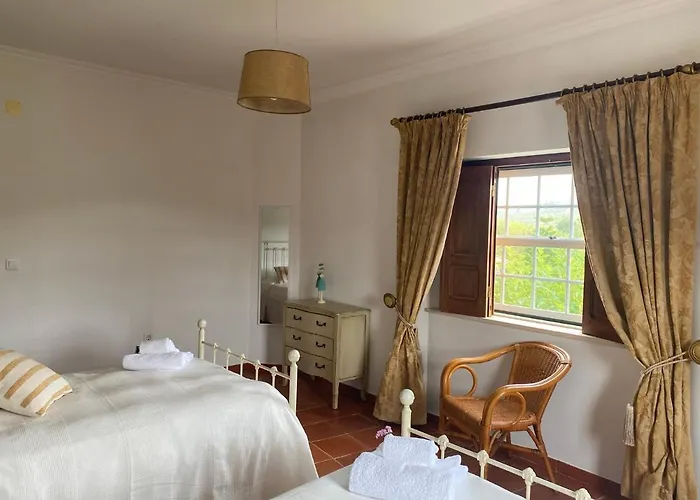 Casa Da Azinhaga בית נופש אלנקר