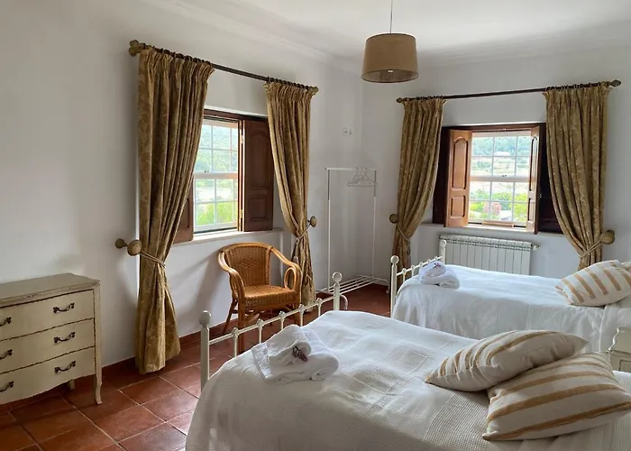 Casa Da Azinhaga אלנקר